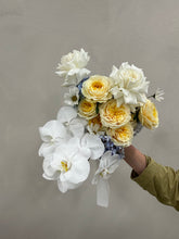 Load image into Gallery viewer, CUSTOM SEASONAL BOUQUET DESIGN Amalfi Floral Design